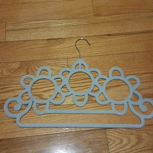 Beautiful and useful Velvet scarf hanger - Picture 3 of 6